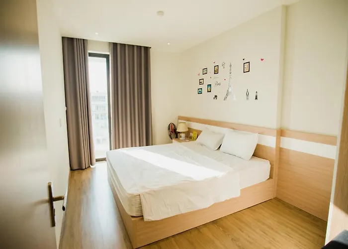 Khách sạn Green Bay Premium *